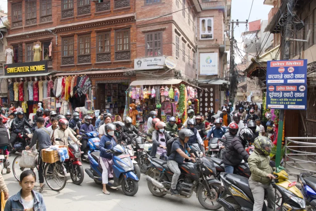 Trafico_Katmandu El trafico en Katmandu puede ser caótico, pero tiene una lógica subyacente